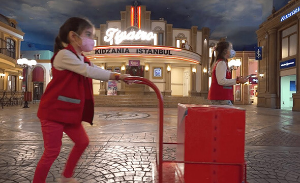 Minik Araslar, 23 Nisan heyecan ve coşkusunu KidZania’da kutladılar. Çocuklara özel tasarladığımız şubede anne ve babalarının mesleğini de deneyimleme fırsatı buldular.